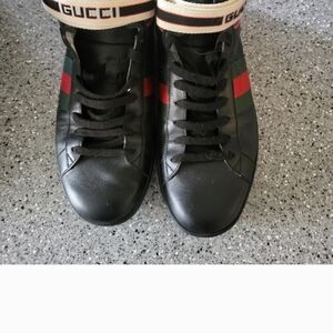 Gucci Ace Sneakers Mens size 10 rarely worn